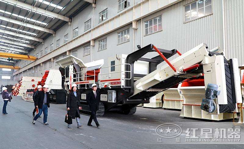 河南鵝卵石移動破碎站廠家，客戶來廠參觀