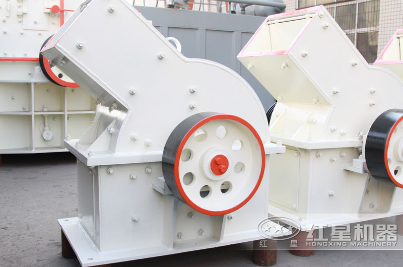 錘式破碎機占地面積小，方便移動